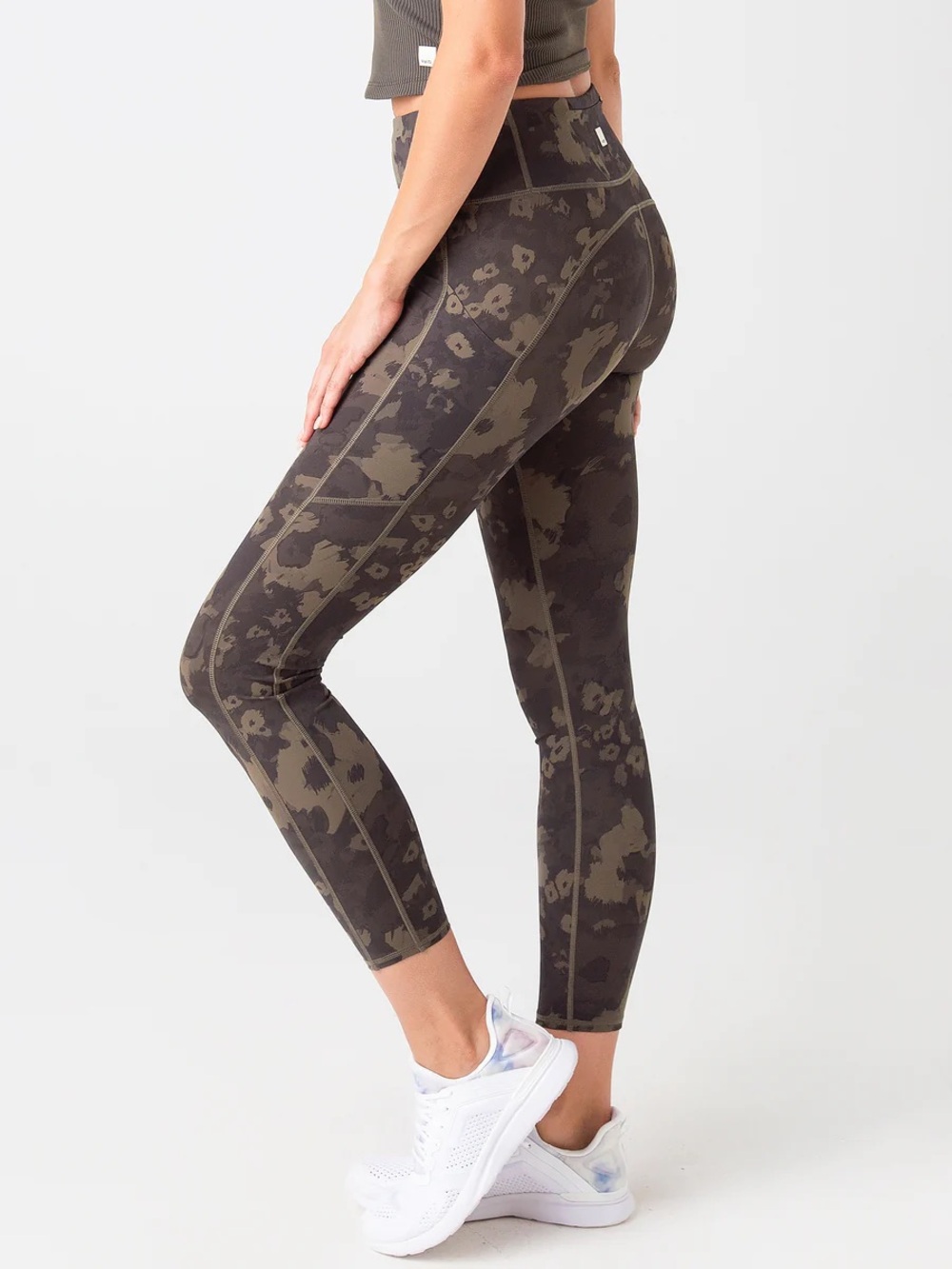 VUORI High-Rise Stride Legging in Camo Size XS Activewear Gym Hiking